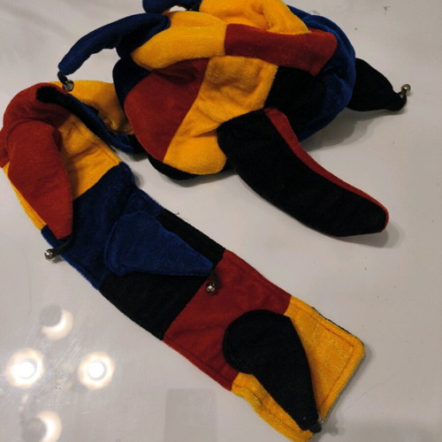 Carnival hat like new