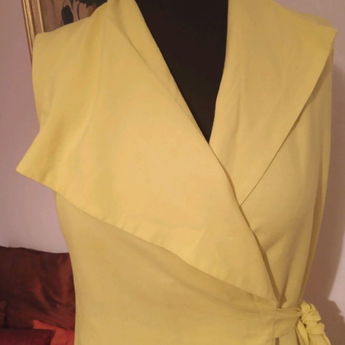 Yellow dress used, size small, linen with viscose, fabric belt