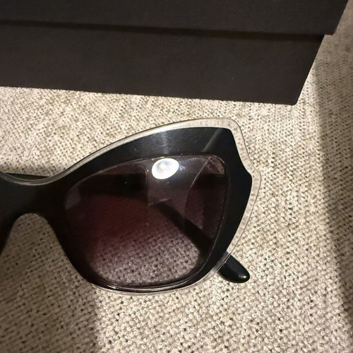 Dolce & Gabbana sunglasses like new, black