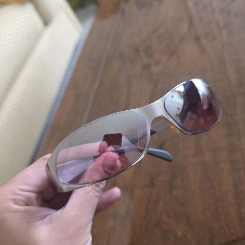 Killer Loop sunglasses used with pink mirror lens and defect