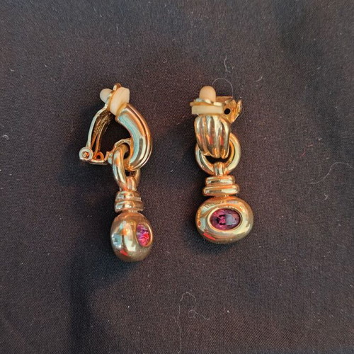 Vintage clip earrings with inset crystals new, gold and purple