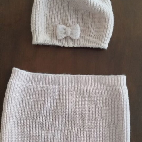 Children's girls set hat and neck warmer 4-8 years like new