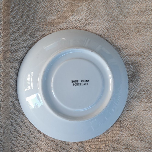 Porcelain decorative plate with friendship theme used