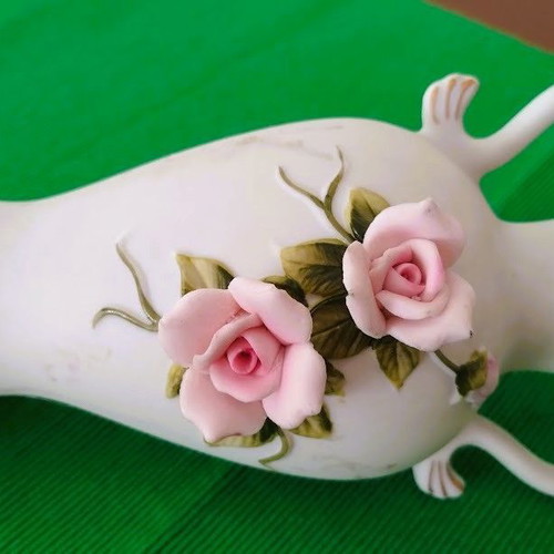 Vase with 3D pink roses porcelain like new
