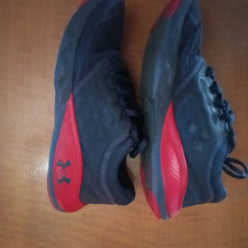 Under Armour athletic shoes blue with red like new unisex size 37.5