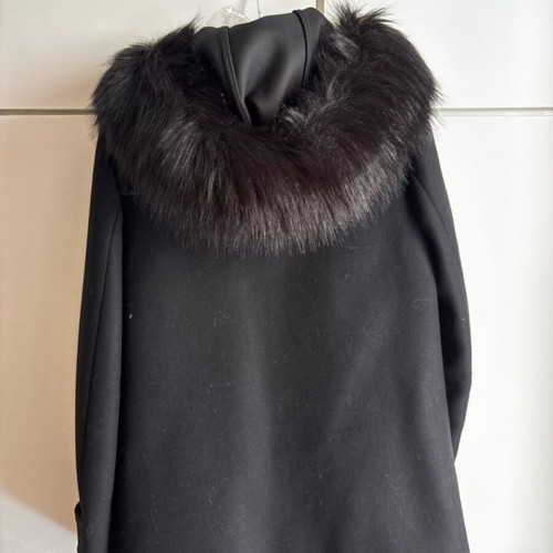 Zara black jacket with synthetic removable fur hood like new