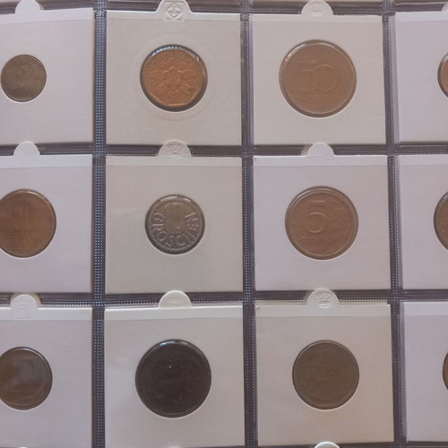 World coin lot used, 100 different coins in soft album