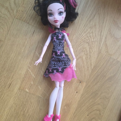 Monster High dolls used, set of 4 including Draculaura and Operetta