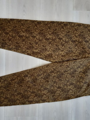 Sisley cotton pants 3/4, fine like silk, green floral