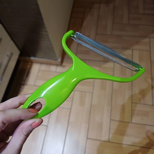 Vegetable peeler like new, vegetable cutter