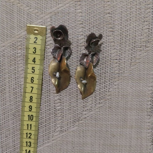 Handmade earrings used, copper and tin alloys with pearl