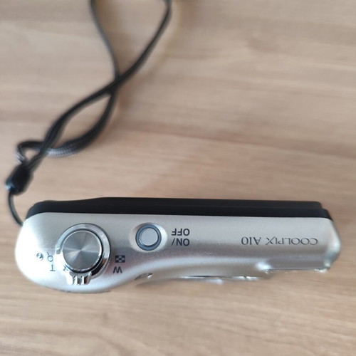 Nikon COOLPIX A10 digital camera like new with accessories