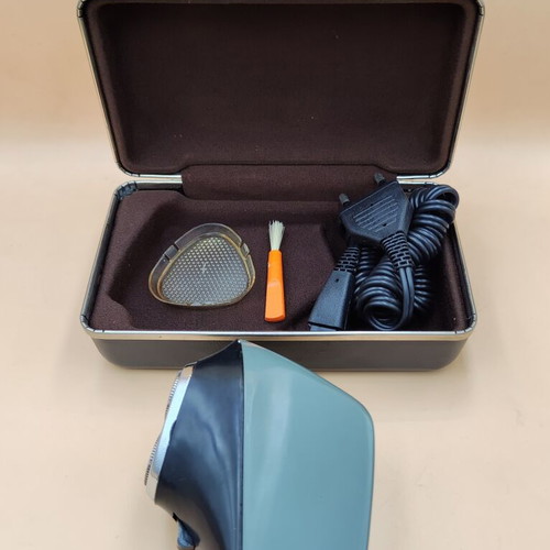 Kharkov 40 Russian electric shaver used with case and accessories