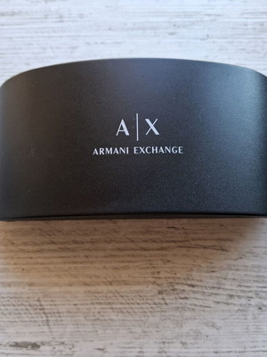 Θήκη γυαλιών Armani Exchange, μαύρη
