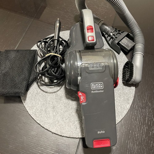Black & Decker Car Vacuum cleaner like new, 12v with accessories