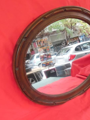 Παλιός ξύλινος επιτοίχιος καθρέφτης