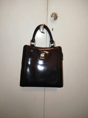 Leather handbag black like new