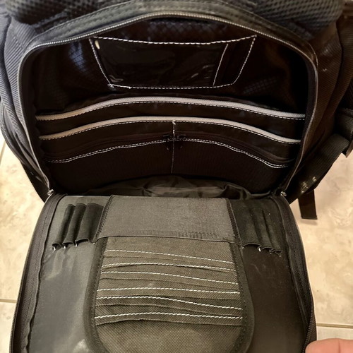 UDG Creator bag used with waterproof cover and large capacity