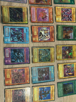 Yugioh cards used, pack of 18 glossy vintage collection