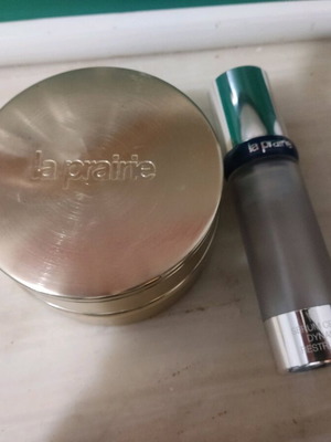 la prairie 2 empty bottles (package 30€)