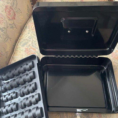 Metal coin box new, in excellent condition