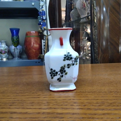 Famille Rose porcelain vase with Qianlong mark, new