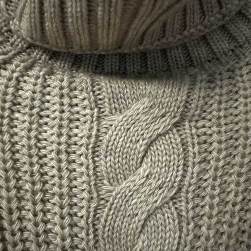Knitted long sweater unused, excellent condition, size L, beige