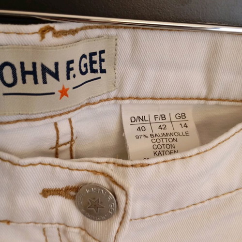 White women's jeans size M, like new