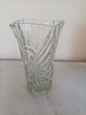 Crystal vase like new, very nice