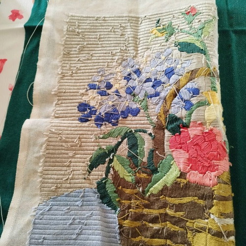 Embroidery frames 2 in 1, one finished, one missing color