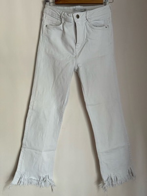 ZARA high-waisted white jeans like new with frayed hem