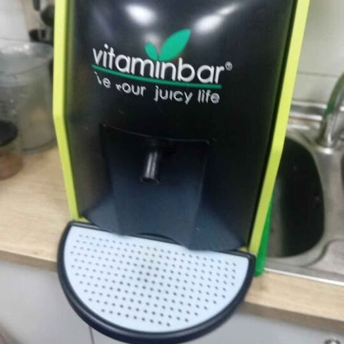 Vitamin Bar juicer like new, detachable container, water supply
