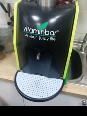 Vitamin Bar juicer like new, detachable container, water supply