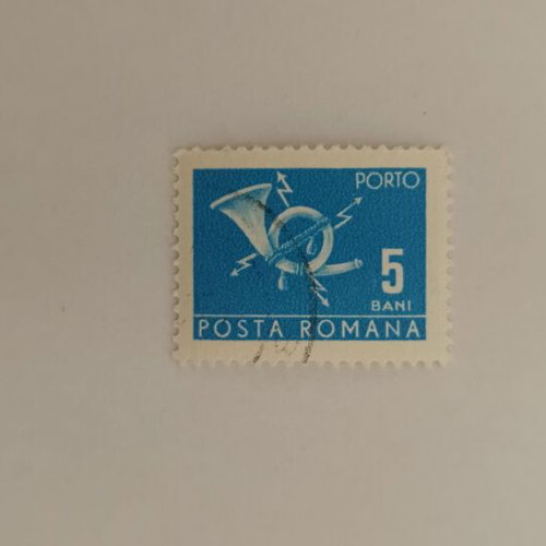 Romanian 5 Bani Stamp like new, postal horn design