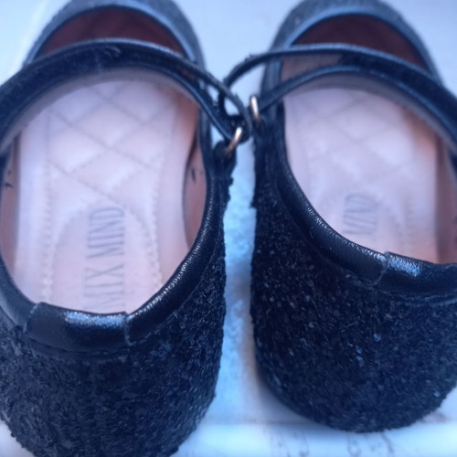 Ballerinas girl size 27 like new with sparkling crystals black