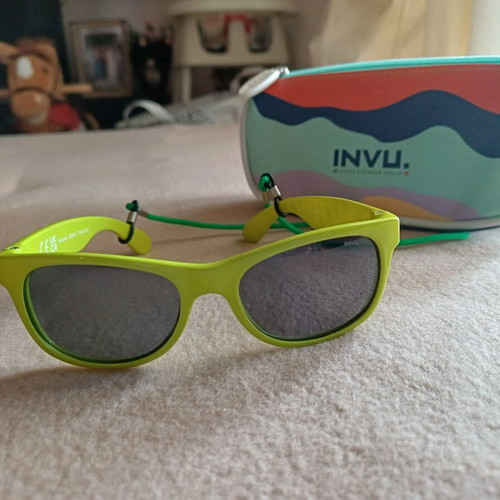 Invu Kids Sunglasses K2302K polarized green like new for 0-3 years
