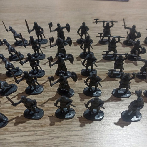 Toy soldiers new, set of 52 pieces with 12 different poses