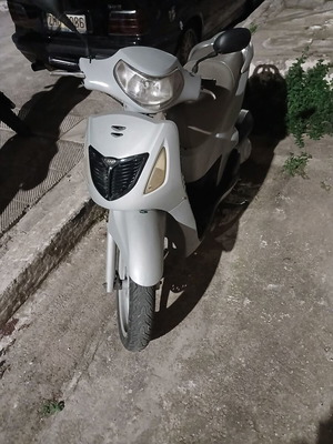 Honda SH 125 σκούτερ 2004 μεταχειρισμένο, θέλει καδένα