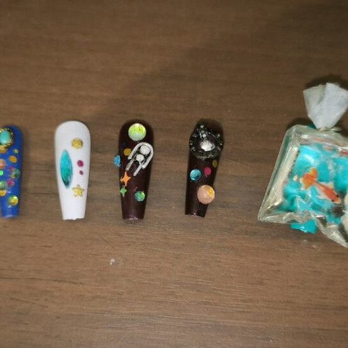 Press On Nails set of 5 Charm Nails new