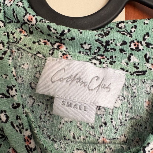 Green short-sleeve top Small like new Cotton Club