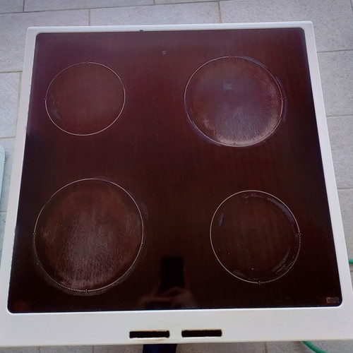 Zanussi oven 54lt with ceramic hobs used, 5 cooking modes