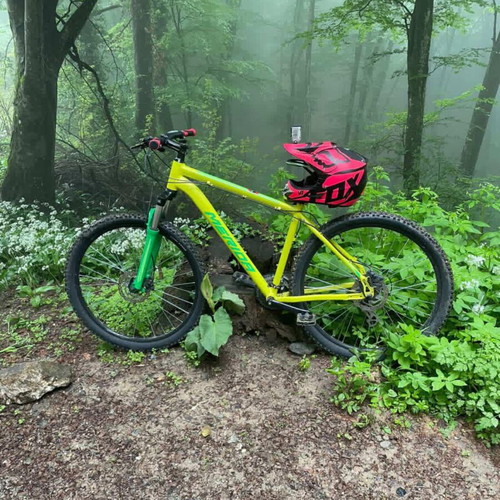 Merida mountain bike like new with 3 discs and 8 speeds
