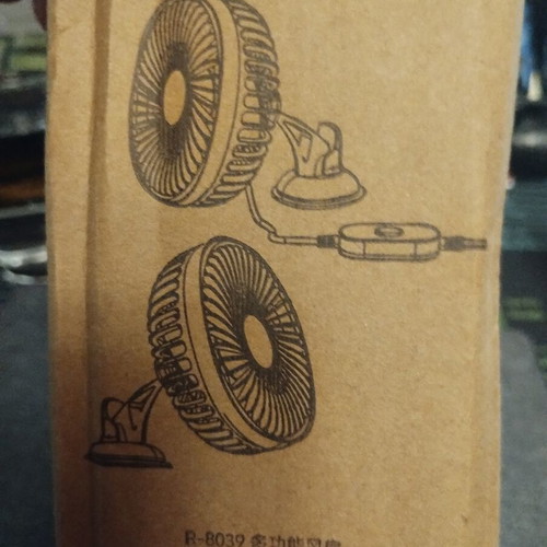 SUITU Rotatable USB Car Fan like new, model R-8039