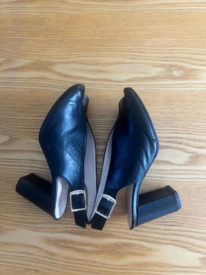 Boxer Chic black peep-toe slingback shoes size 37 used