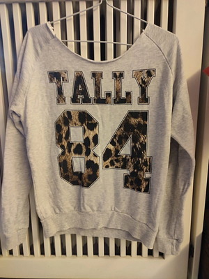 Tally Weijl sweatshirt small size like new, animal print