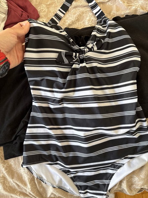 Μαγιό ολόσωμο σαν καινούργιο, μέγεθος L/XL
