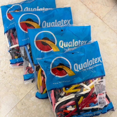 Balloon construction kit with Qualatex balloons, pumps, accessories