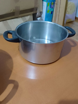 Medium cooking pot without lid