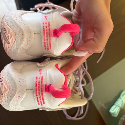 Nike Hyperace 3 SE volleyball shoes size 42 used with 3 pairs of laces