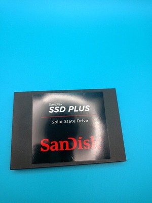 SanDisk SSD Plus 240GB в отлично състояние